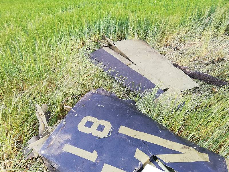 U Jickovic na Písecku spadlo v neděli 20. června letadlo T - 28 Trojan, které mířilo z leteckých ukázek v Polsku do Rakouska. Jeden muž při pádu zemřel, druhý byl těžce zraněný a záchranáři ho transportovali do nemocnice v Praze.