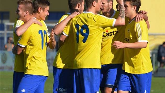 PÍSEK PORAZIL ČÁSLAV. Fotbalisté od Otavy doma porazili Čáslav 2:0, když obě branky dali ve druhém poločase.