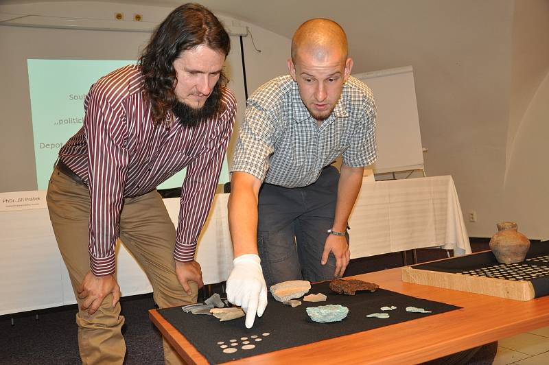 Prácheňské muzeum v Písku představilo nález historických mincí.