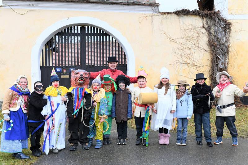 Obchůzka s medvědem v Kovářově.