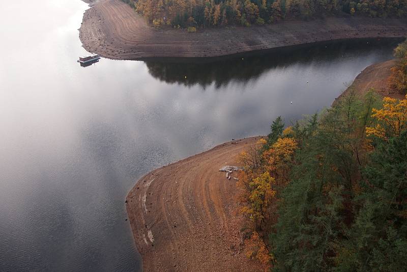 Hladina Orlíku 7. listopadu 2019.