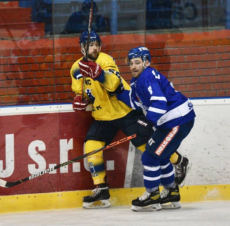 II. liga ledního hokeje: IHC Písek - HC Tábor 1:13.