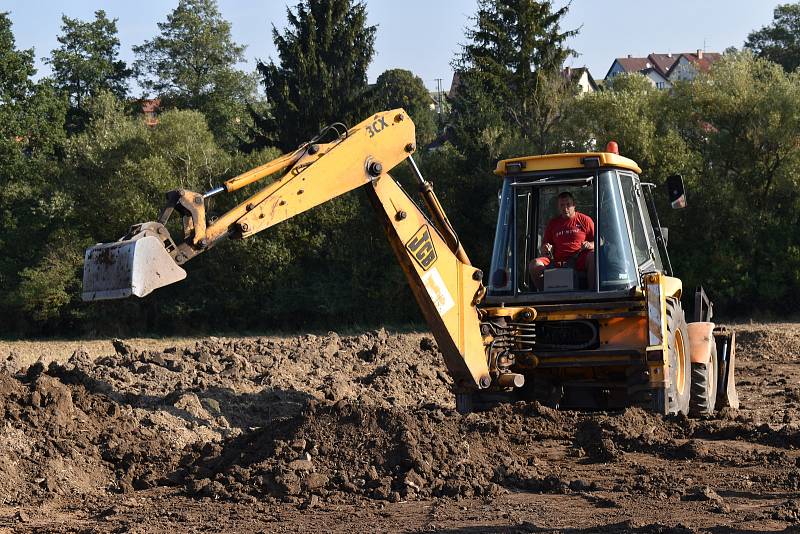 Na poli u Sepekova našli téměř 800 mincí.