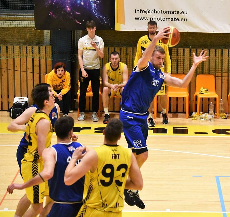 Čtvrtfinále play off 1. ligy basketbalistů: Sršni Photomate Písek - Lokomotiva Plzeň 93:54 (58:22).