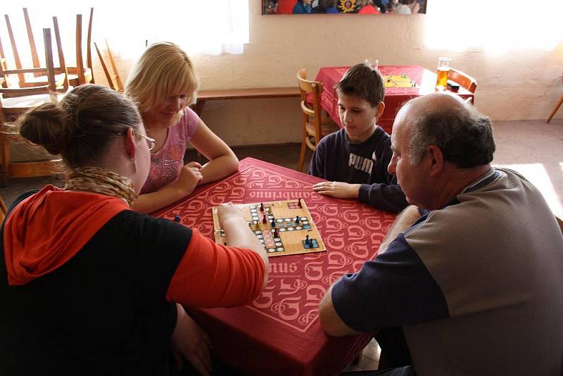 2 turnaj v Člověče, nezlob se v Jehnědnu