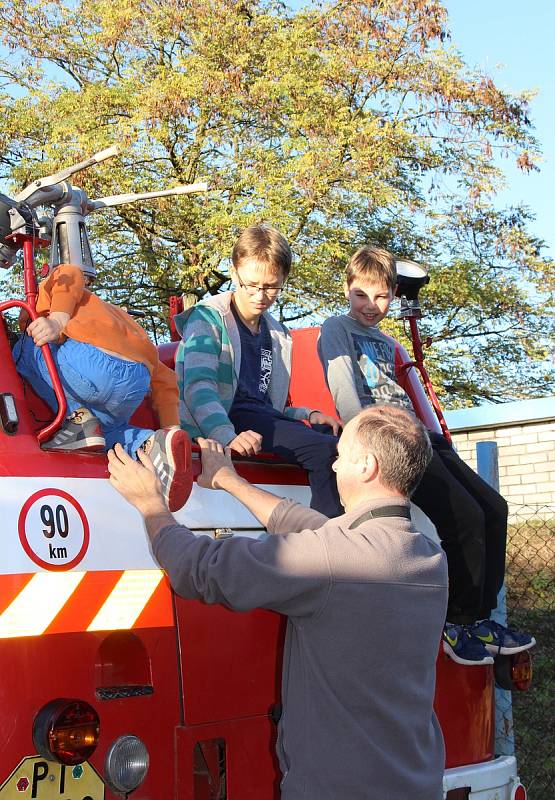 Drakiáda, den otevřených dveří ve vodárně a ukázky nových hasičských vozidel a techniky.