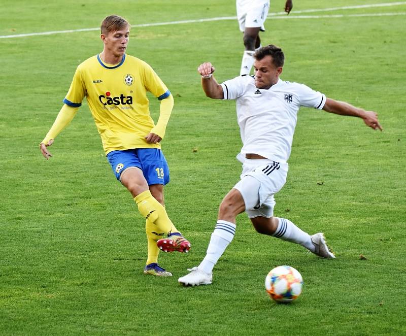 ČFL: FC Písek - FK Zbuzany 2:2 (0:1).