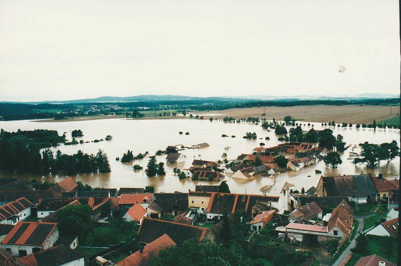 Obec Putim při povodni 2002.