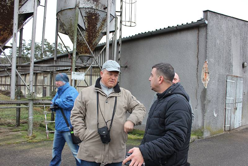 Vepřín v Letech. Odvozem posledních kusů končí provoz vepřína.