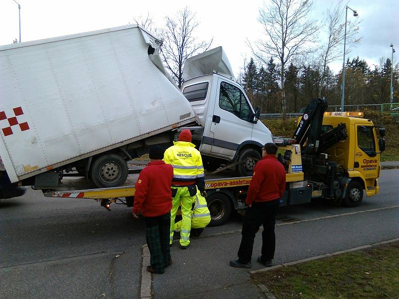 Dopravní nehody pod oběma mosty jsou podle policistů časté.