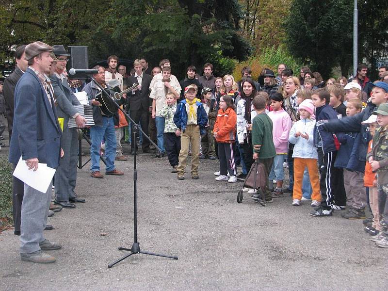 Skauti v Písku připravili k 28. říjnu městskou hru, vyhodnocení se konalo při pietním aktu.