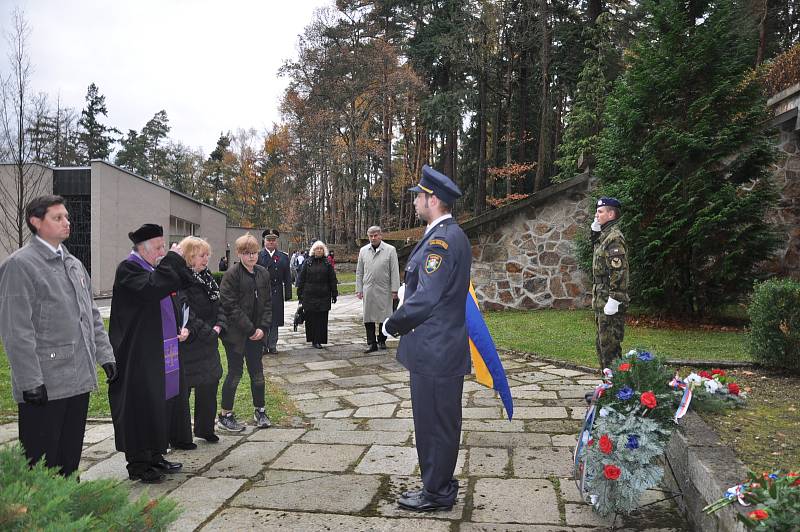 Vzpomínková akce na Lesním hřbitově v Písku.