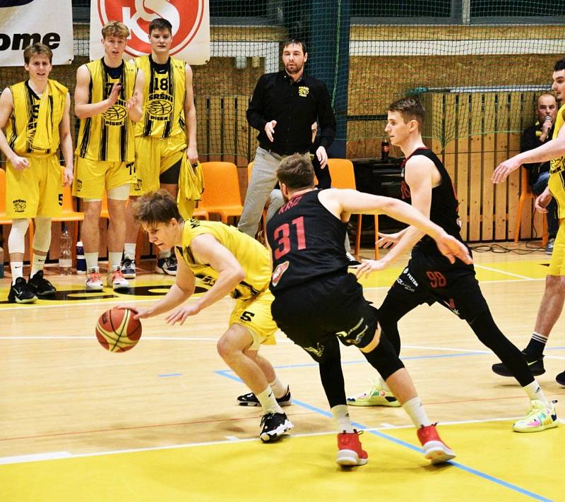 Český pohár basketbalistů: Sokol Sršni Písek - ERA Basketbal Nymburk 67:109.