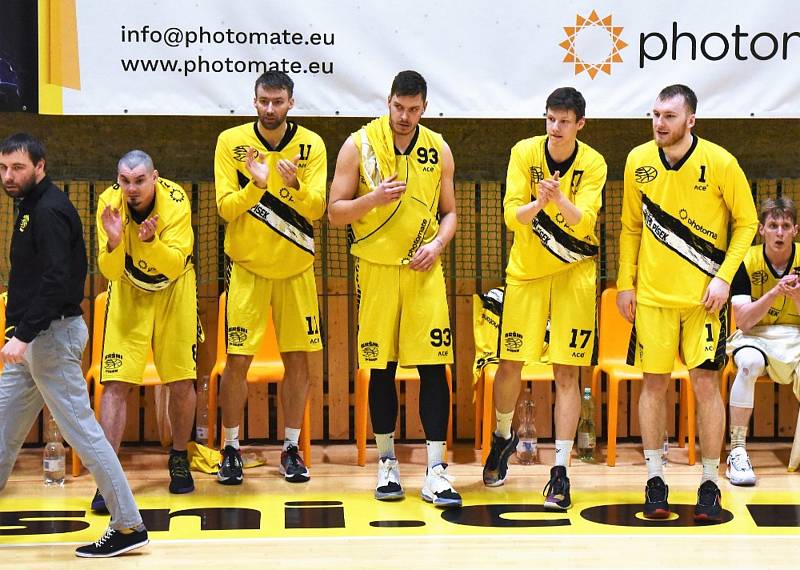 Čtvrtfinále play off 1. ligy basketbalistů: Sršni Photomate Písek - Lokomotiva Plzeň 93:54 (58:22).