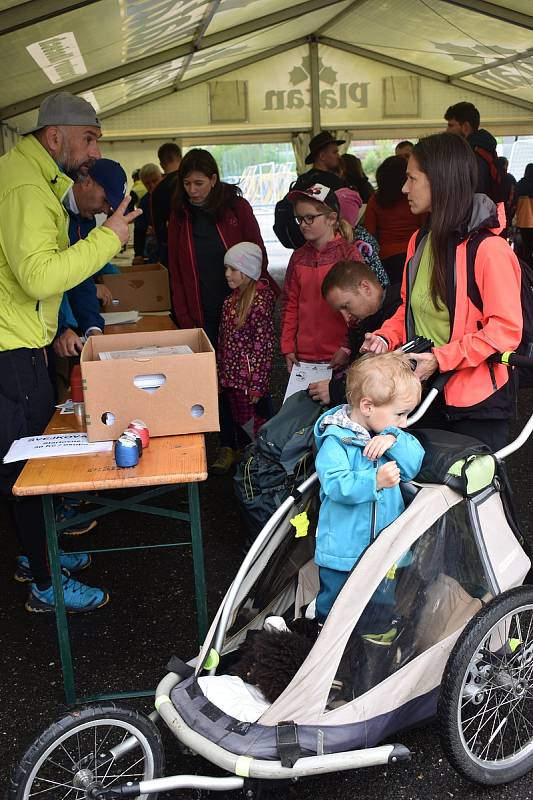 Švejkova padesátka přilákala chodce i cyklisty.