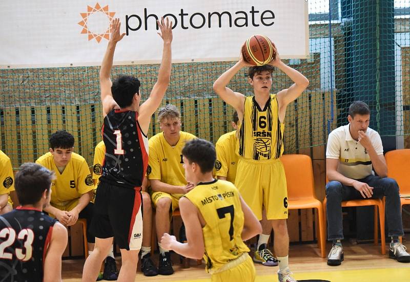 Extraliga basketbalu U19: Sršni Photomate Písek - Lions J. Hradec 91:81.