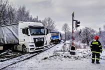 Na přejezdu u Čimelic se 18. ledna 2023 srazil kamion s vlakem.