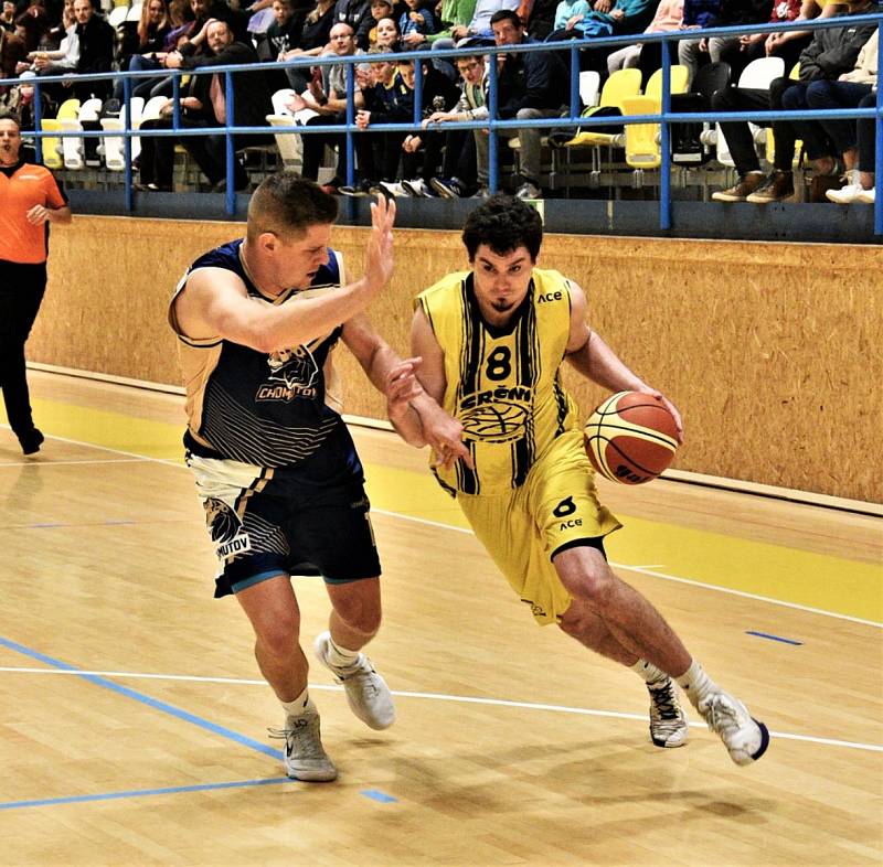 Písečtí basketbalisté zvítězili v Chomutově 98:82.