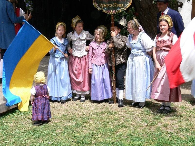 Hosté - dětský soubor Kindertanzgruppe aus Krems–Stein z Rakouska. Nejmladší členkou souboru je jednoroční Tereza.