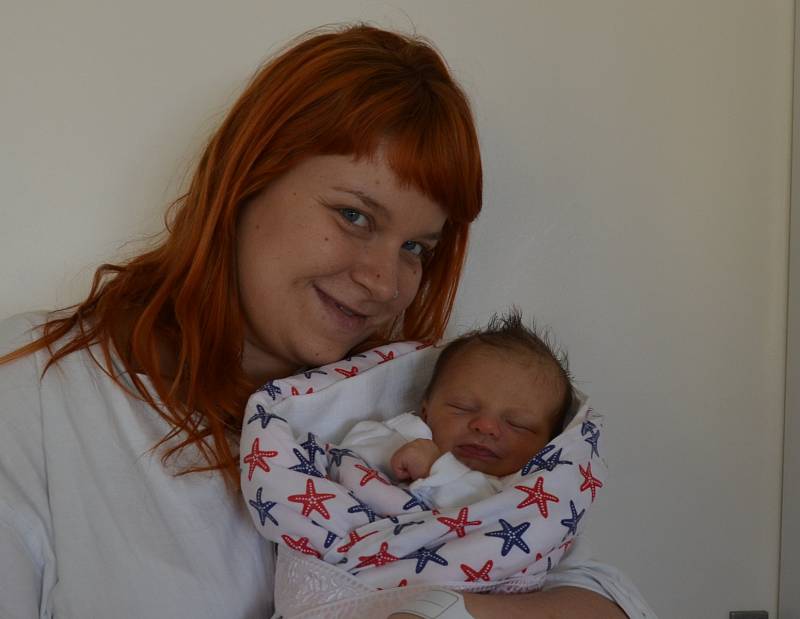 Evelína Zmeškalová z Písku. Prvorozená dcera Ivy Bečvářové a Vojtěcha Zmeškala se narodila 19. 9. 2019 ve 21.14 hodin. Při narození vážila 3100 g a měřila 49 cm.