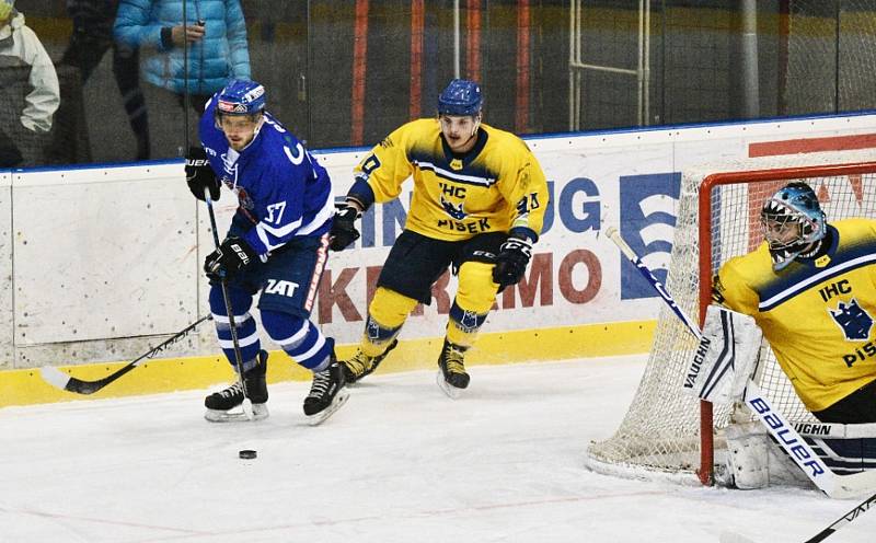 II. liga ledního hokeje: IHC Písek - HC Tábor 1:13.