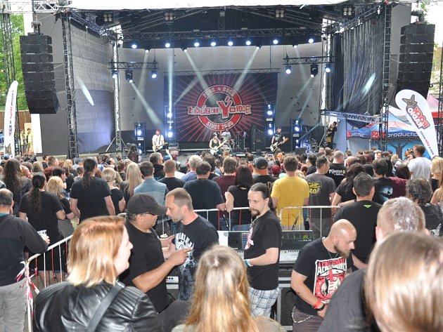 Blood Brothers Iron Maiden Tribute vystupují v Moravských Budějovicích