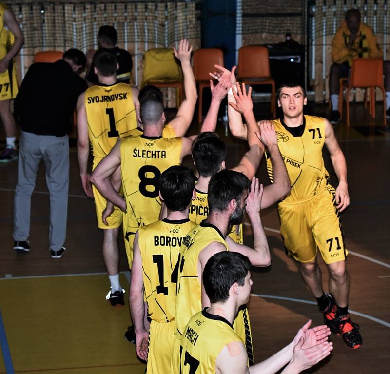 Čtvrtfinále play off 1. ligy basketbalistů: Sršni Photomate Písek - Lokomotiva Plzeň 93:54 (58:22).