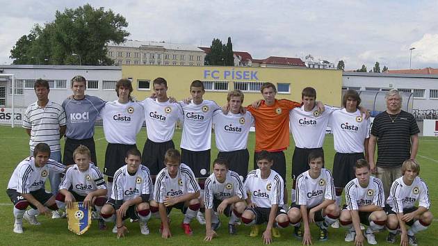 V sobotu 14. srpna zahájí fotbaloví starší dorostenci FC Písek U19 (na snímku) boje v novém ročníku České ligy staršího dorostu. Od 14 hodin hostí mužstvo FC Slovan Liberec, které by mělo patřit k lídrům této soutěže.