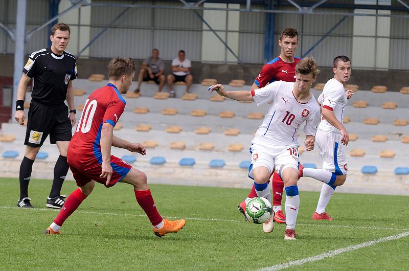 Reprezentanti U20 si v Písku zahráli proti sobě.