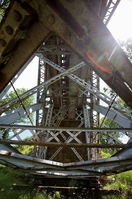 Starý železniční most v Červené nad Vltavou.