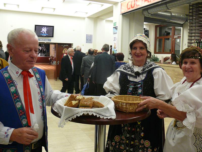 V Kulturním domě v Písku se konal již 72. bál Obce baráčníků Vitoraz.