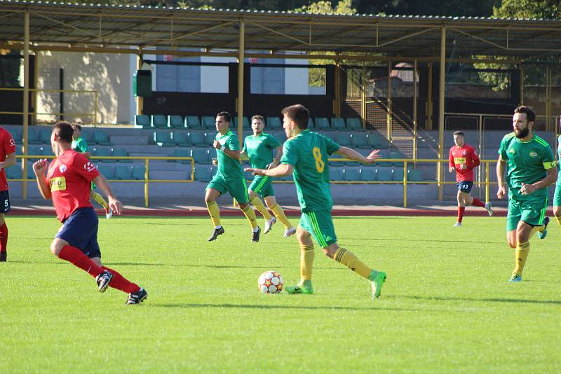 Čimelice doma uhrály s Prachaticemi remízu 2:2. Snímek je z podzimního vzájemného duelu v Prachaticích, který domácí vyhráli 4:0.