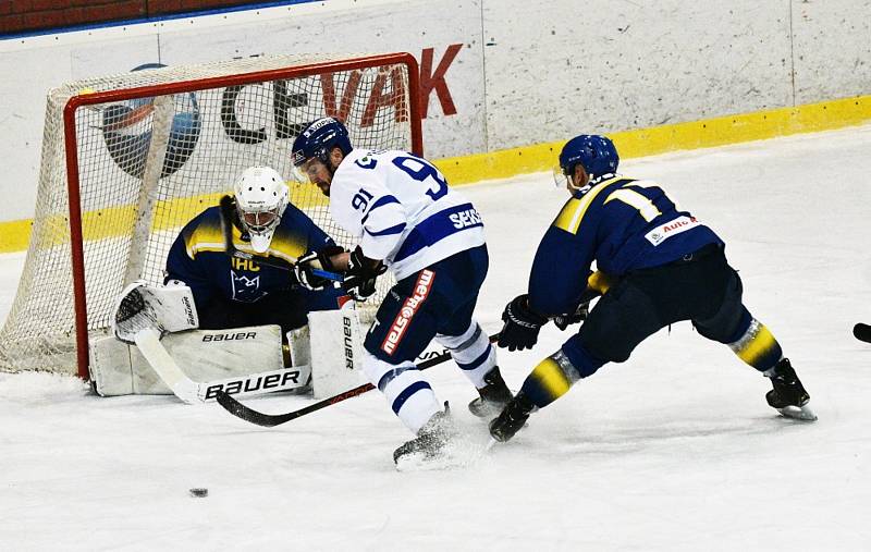 II. liga ledního hokeje: IHC Písek - HC Tábor 2:8.