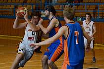 Basketbalisté týmu Sršni Písek B sehrají o víkendu na domácí palubovce úvodní zápasy nového ročníku krajského přeboru. Jejich soupeři budou celky Spartaku Kaplice a Lions Jindřichův Hradec B. 