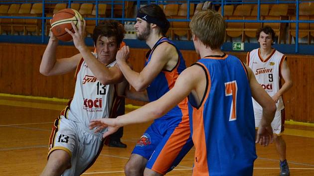 Basketbalisté týmu Sršni Písek B sehrají o víkendu na domácí palubovce úvodní zápasy nového ročníku krajského přeboru. Jejich soupeři budou celky Spartaku Kaplice a Lions Jindřichův Hradec B. 