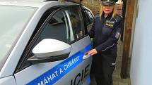 Nadporučík Vanda Kořánová, vedoucí Obvodního oddělení policie Protivín, ve volném čase ráda jezdí na koni.