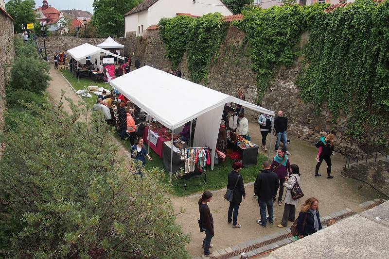 DESIGNOVÝ TRH A FESTIVAL TRHNI SI. Písecké parkány zaplnila móda, inspirace i dobré jídlo.  