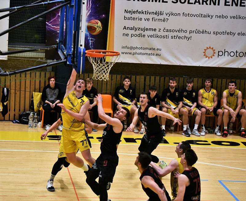 Osmifinále ČP: Sokol Sršni Písek - ERA  Basketball Nymburk 79:87.