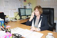 I v poslední den Eva Vanžurová vyřizovala několik záležitostí ještě ve funkci ředitelky školy.