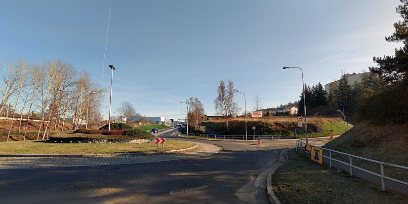 Kruhová křižovatka v Táborské ulici se bude opravovat.