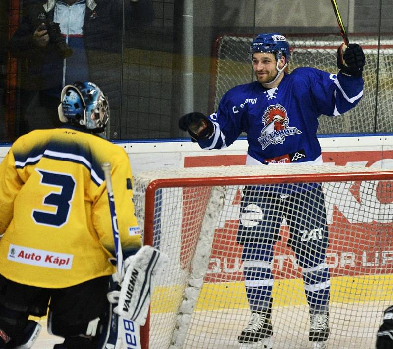 II. liga ledního hokeje: IHC Písek - HC Tábor 1:13.