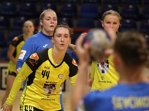 Házenkářky Písku zvítězily v 13. kole MOL ligy nad Zlínem 33:26. Nejlepší střelkyní zápasu byla se sedmi góly domácí Magdalena Svobodová (ve žlutém).