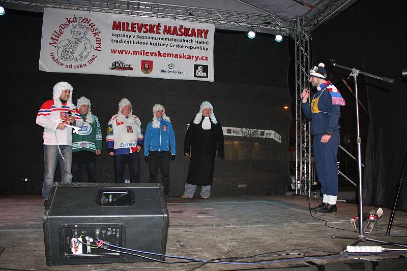 Zahájení masopustu v Milevsku a ohňové představení Divadla Kvelb.