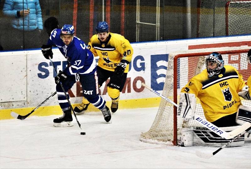 II. liga ledního hokeje: IHC Písek - HC Tábor 1:13.