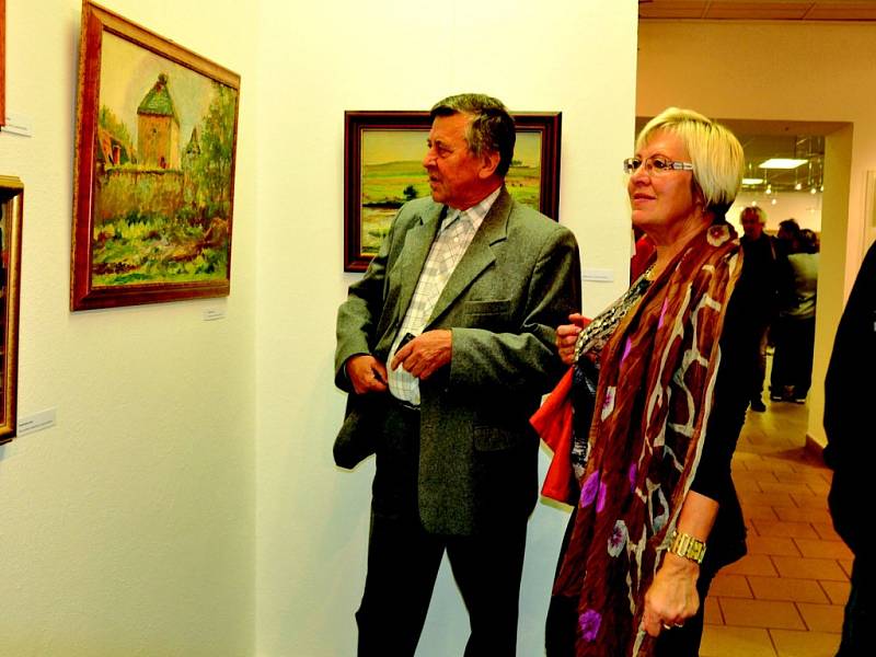 Vernisáž výstavy k 100. výročí narození akademického malíře Františka Romana Dragouna nazvané Poslední romantik je v Galerii Prácheňského muzea v Písku.