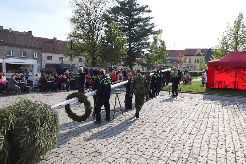 Slet čarodějnic a Filipojakubské ohně na Mirovicku.