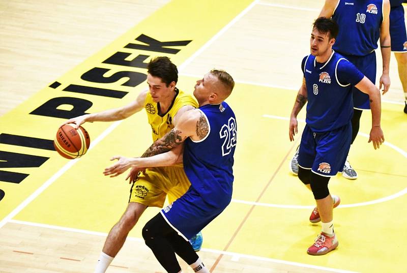 Čtvrtfinále play off 1. ligy basketbalistů: Sršni Photomate Písek - Lokomotiva Plzeň 93:54 (58:22).