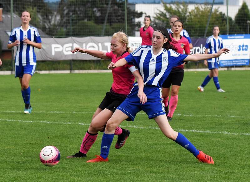 Fotbalová divize žen: TJ Hradiště - Jiskra Domažlice 4:1 (2:1).