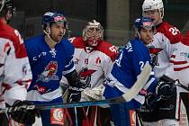 Hokejisté Tábora zahajují nadstavbovou část II. ligy pikantním soubojem na ledě Chomutova.