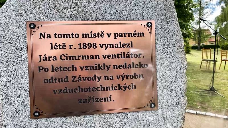 Odhalení památníku Járy Cimrmana v Milevsku.